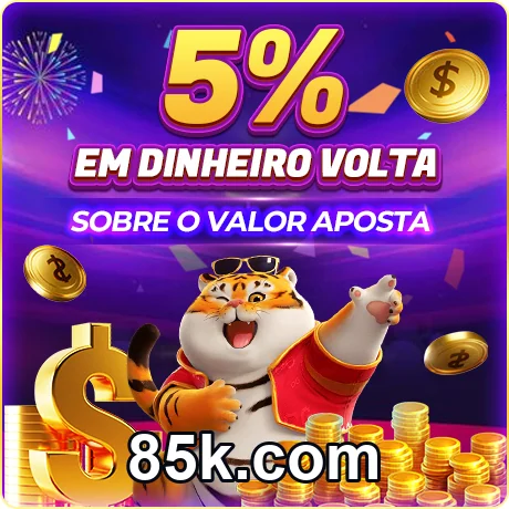 Jogadores desfrutando slots atrativos em cassino online